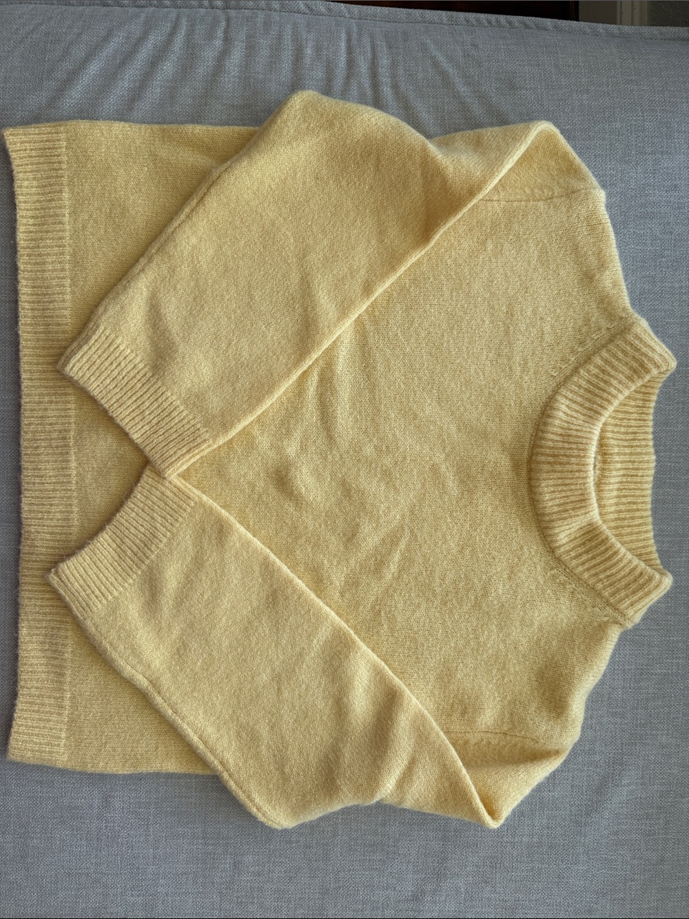 Shop the Mint Girls Soft Yellow Crewneck Sweater
Size 12/14 fits like 10/12